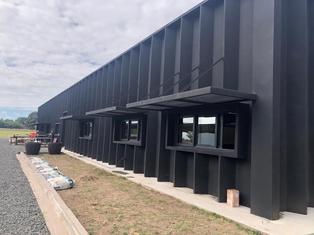 Fachada del edificio Tecro con paneles NURPANEL